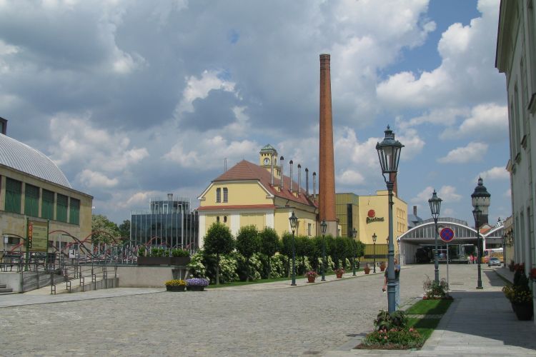 https://mdw-travel-data-us-east-1.s3.amazonaws.com/img/country/Czech-Republic/Pilsner-Urquell-Gate/img_02.jpg