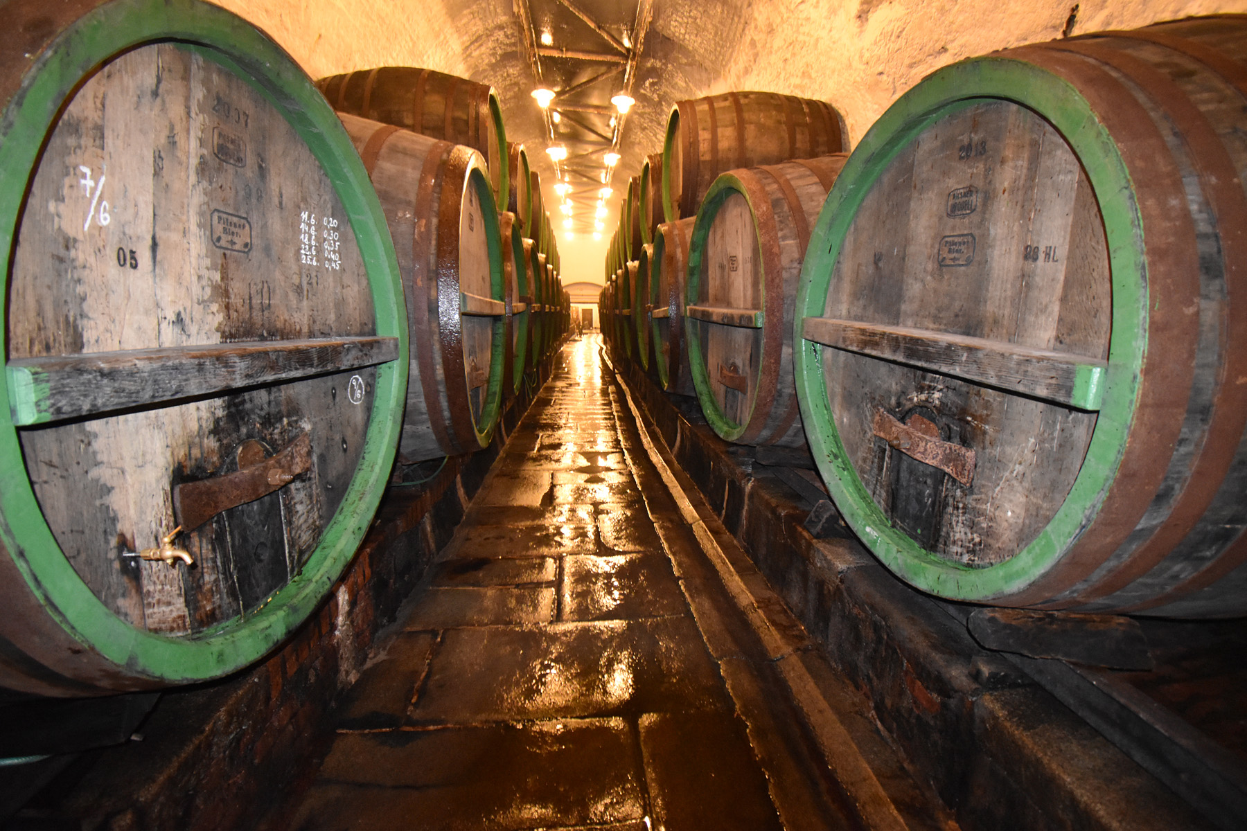 https://mdw-travel-data-us-east-1.s3.amazonaws.com/img/country/Czech-Republic/Pilsner-Urquell-Underground/img_01.jpg