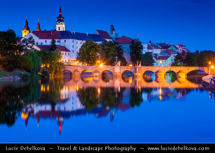 https://mdw-travel-data-us-east-1.s3.amazonaws.com/img/country/Czech-Republic/Pisek-Stone-Bridge/img_02.jpg