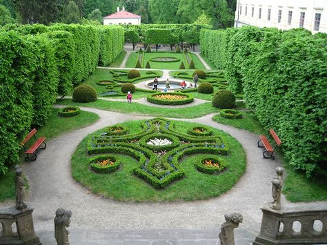 https://mdw-travel-data-us-east-1.s3.amazonaws.com/img/country/Czech-Republic/Pleasure-Garden-Kromeriz/img_01.jpg