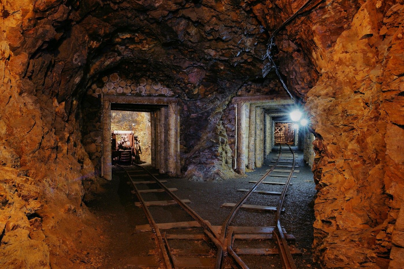 https://mdw-travel-data-us-east-1.s3.amazonaws.com/img/country/Czech-Republic/Plzen-Historical-Underground/img_02.jpg