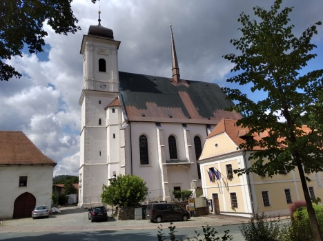 https://mdw-travel-data-us-east-1.s3.amazonaws.com/img/country/Czech-Republic/Povyseni-sv-Krize-Church/img_01.jpg