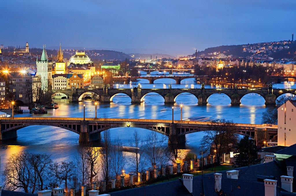 https://mdw-travel-data-us-east-1.s3.amazonaws.com/img/country/Czech-Republic/Prague-Castle/img_01.jpg