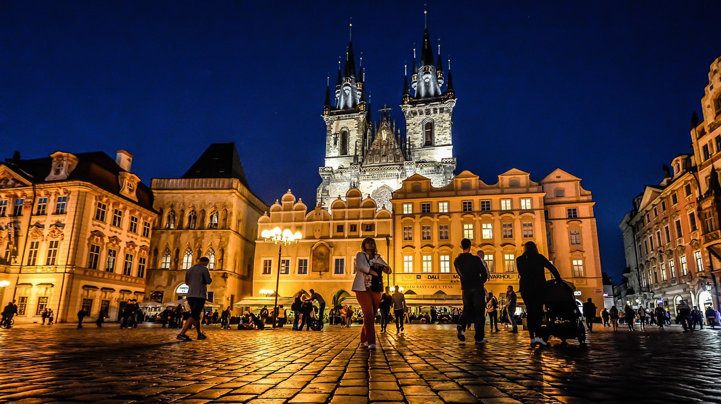 https://mdw-travel-data-us-east-1.s3.amazonaws.com/img/country/Czech-Republic/Prague-Funfair-Park/img_01.jpg