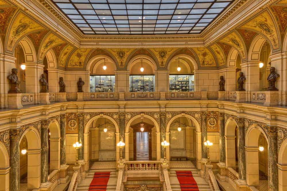 https://mdw-travel-data-us-east-1.s3.amazonaws.com/img/country/Czech-Republic/Prague-National-Museum/img_01.jpg