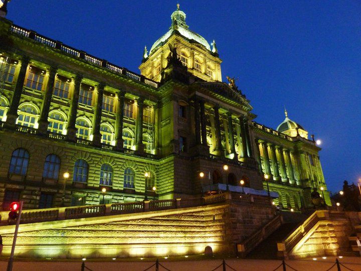https://mdw-travel-data-us-east-1.s3.amazonaws.com/img/country/Czech-Republic/Prague-National-Museum/img_02.jpg