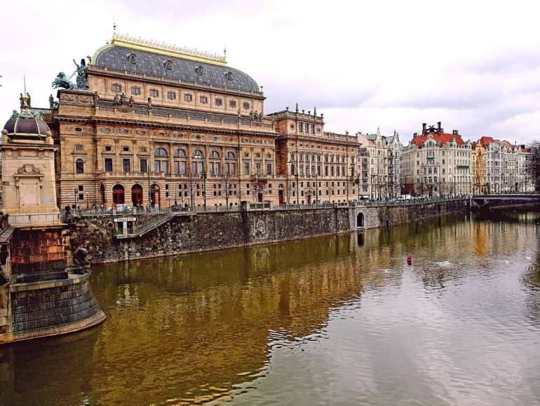 https://mdw-travel-data-us-east-1.s3.amazonaws.com/img/country/Czech-Republic/Prague-National-Theatre/img_01.jpg