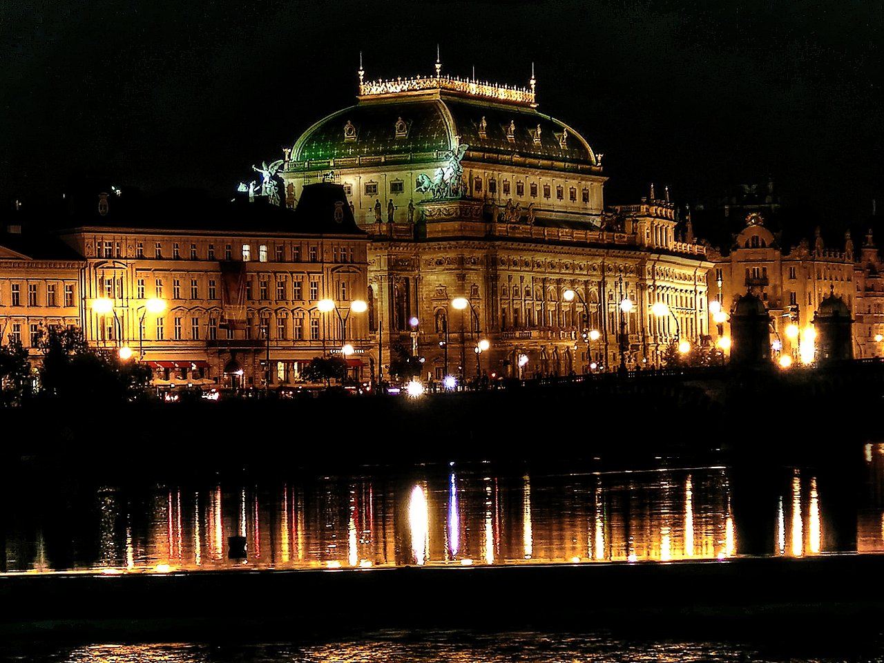 https://mdw-travel-data-us-east-1.s3.amazonaws.com/img/country/Czech-Republic/Prague-National-Theatre/img_02.jpg