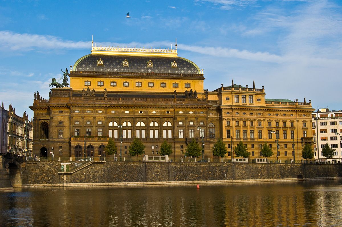 https://mdw-travel-data-us-east-1.s3.amazonaws.com/img/country/Czech-Republic/Prague-National-Theatre/img_03.jpg