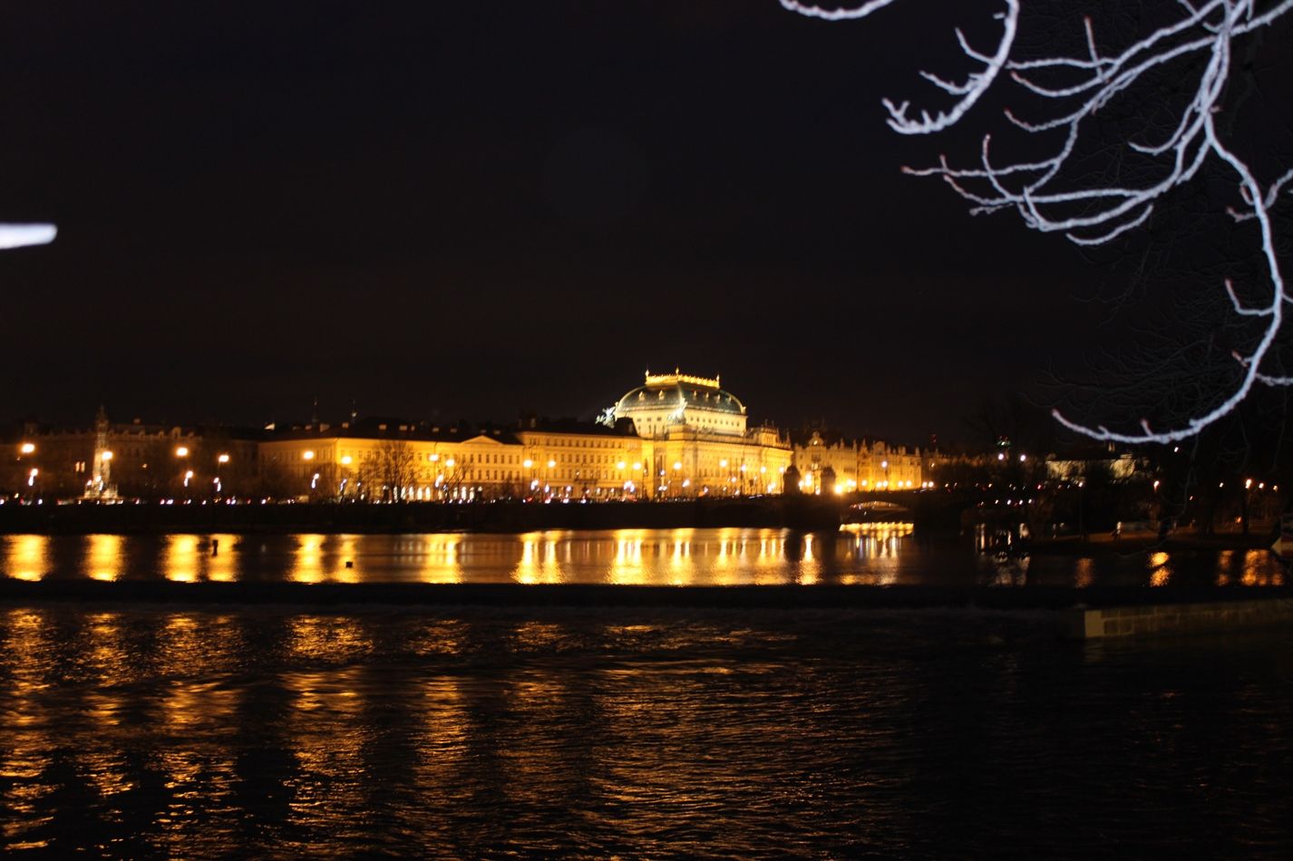 https://mdw-travel-data-us-east-1.s3.amazonaws.com/img/country/Czech-Republic/Prague-National-Theatre/img_05.jpg