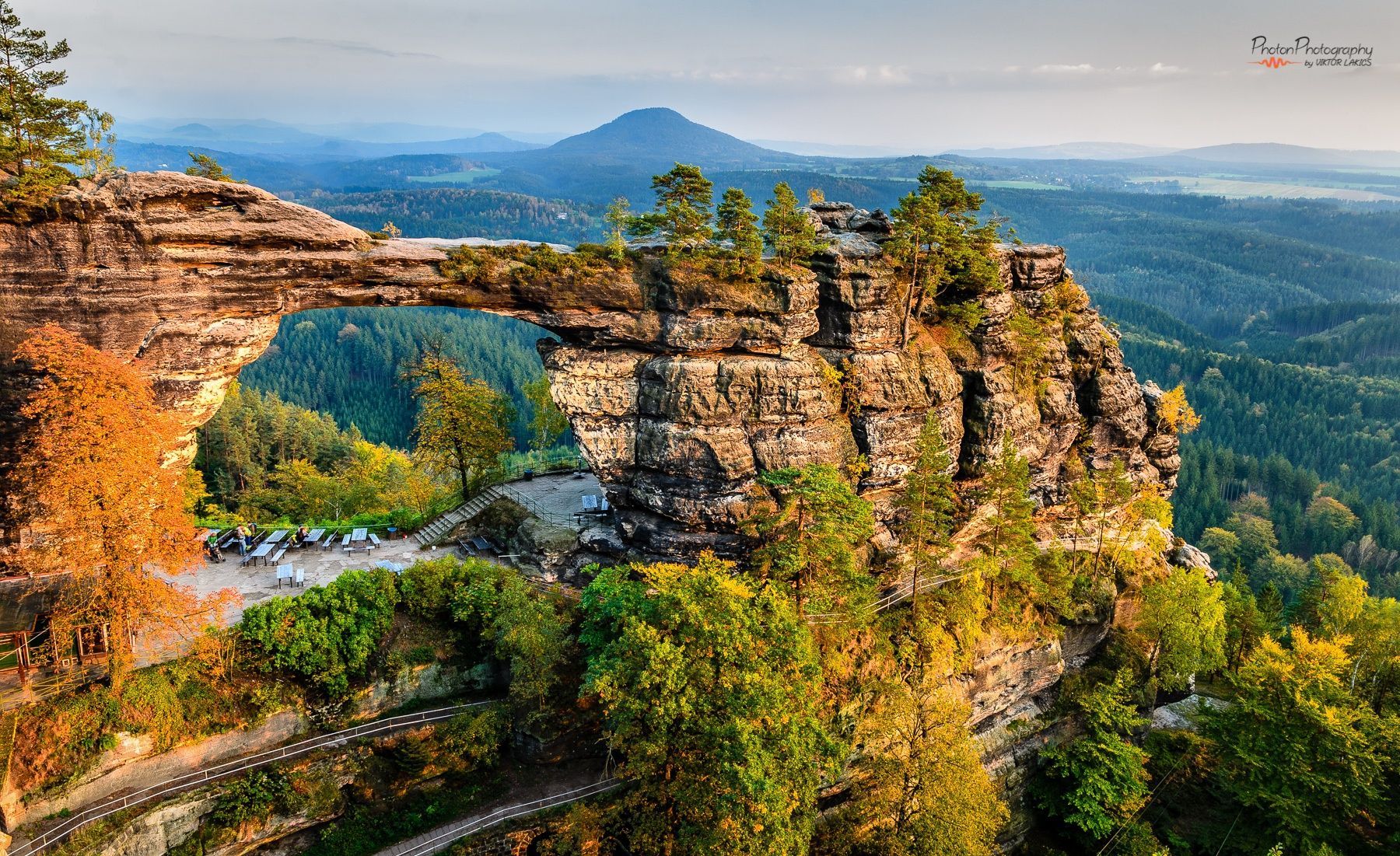 https://mdw-travel-data-us-east-1.s3.amazonaws.com/img/country/Czech-Republic/Pravcicka-brana/img_00.jpg