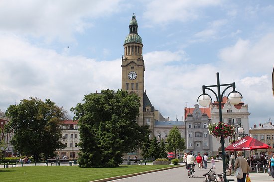 https://mdw-travel-data-us-east-1.s3.amazonaws.com/img/country/Czech-Republic/Prostejov-Town-Square/img_01.jpg
