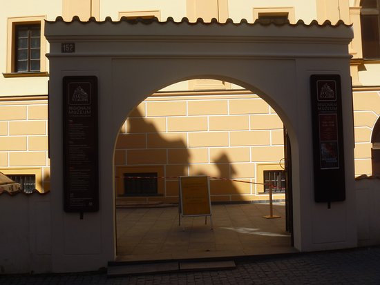 https://mdw-travel-data-us-east-1.s3.amazonaws.com/img/country/Czech-Republic/Regional-Museum-in-Cesky-Krumlov/img_02.jpg