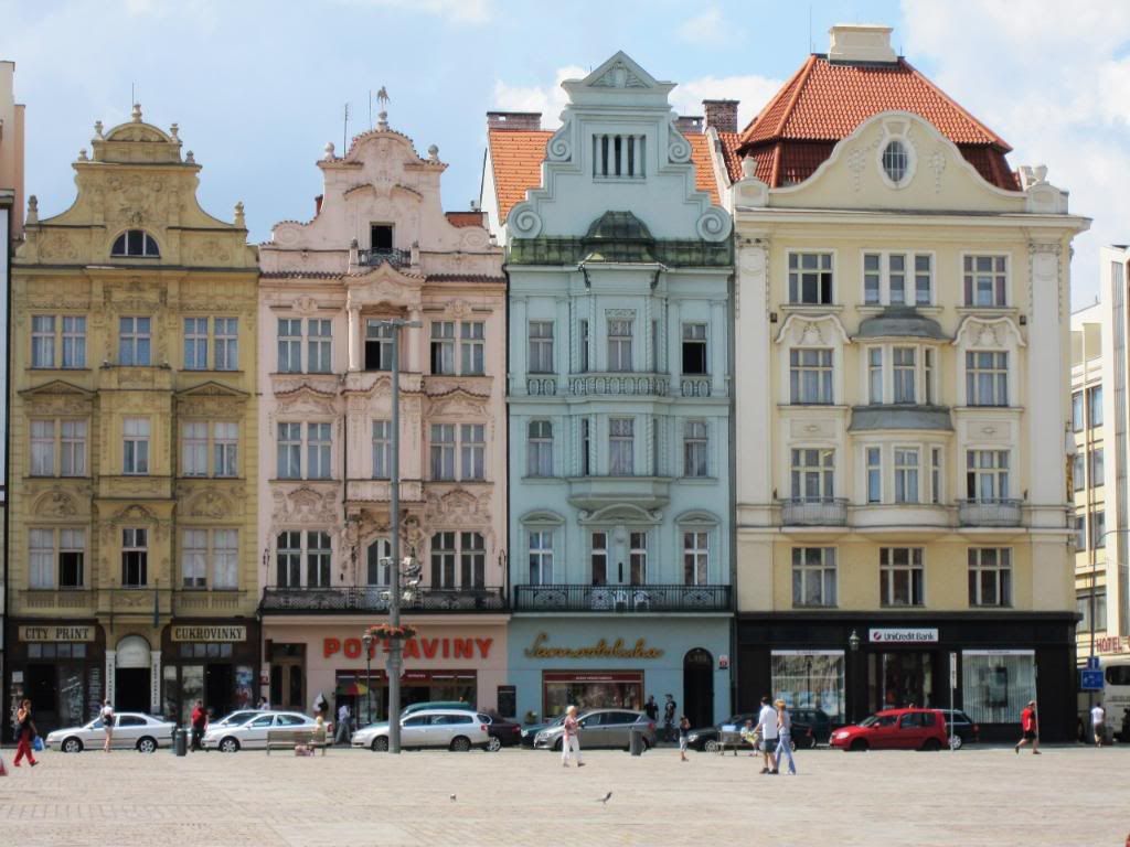 https://mdw-travel-data-us-east-1.s3.amazonaws.com/img/country/Czech-Republic/Ressel-Square/img_02.jpg