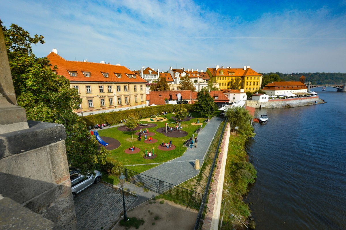 https://mdw-travel-data-us-east-1.s3.amazonaws.com/img/country/Czech-Republic/Riverside-Promenade/img_01.jpg