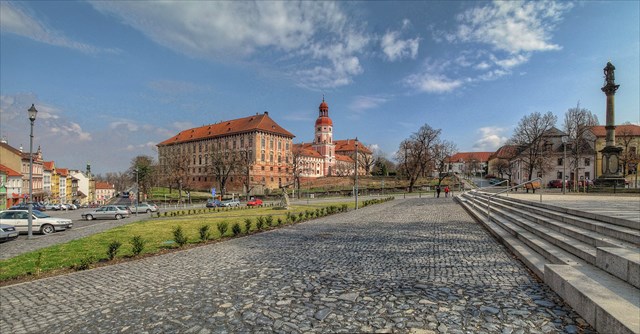 https://mdw-travel-data-us-east-1.s3.amazonaws.com/img/country/Czech-Republic/Roudnice-nad-Labem/img_02.jpg