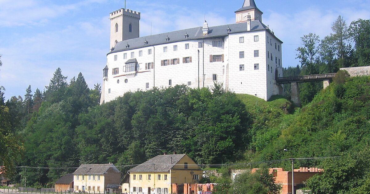 https://mdw-travel-data-us-east-1.s3.amazonaws.com/img/country/Czech-Republic/Rozmberk-Castle/img_02.jpg