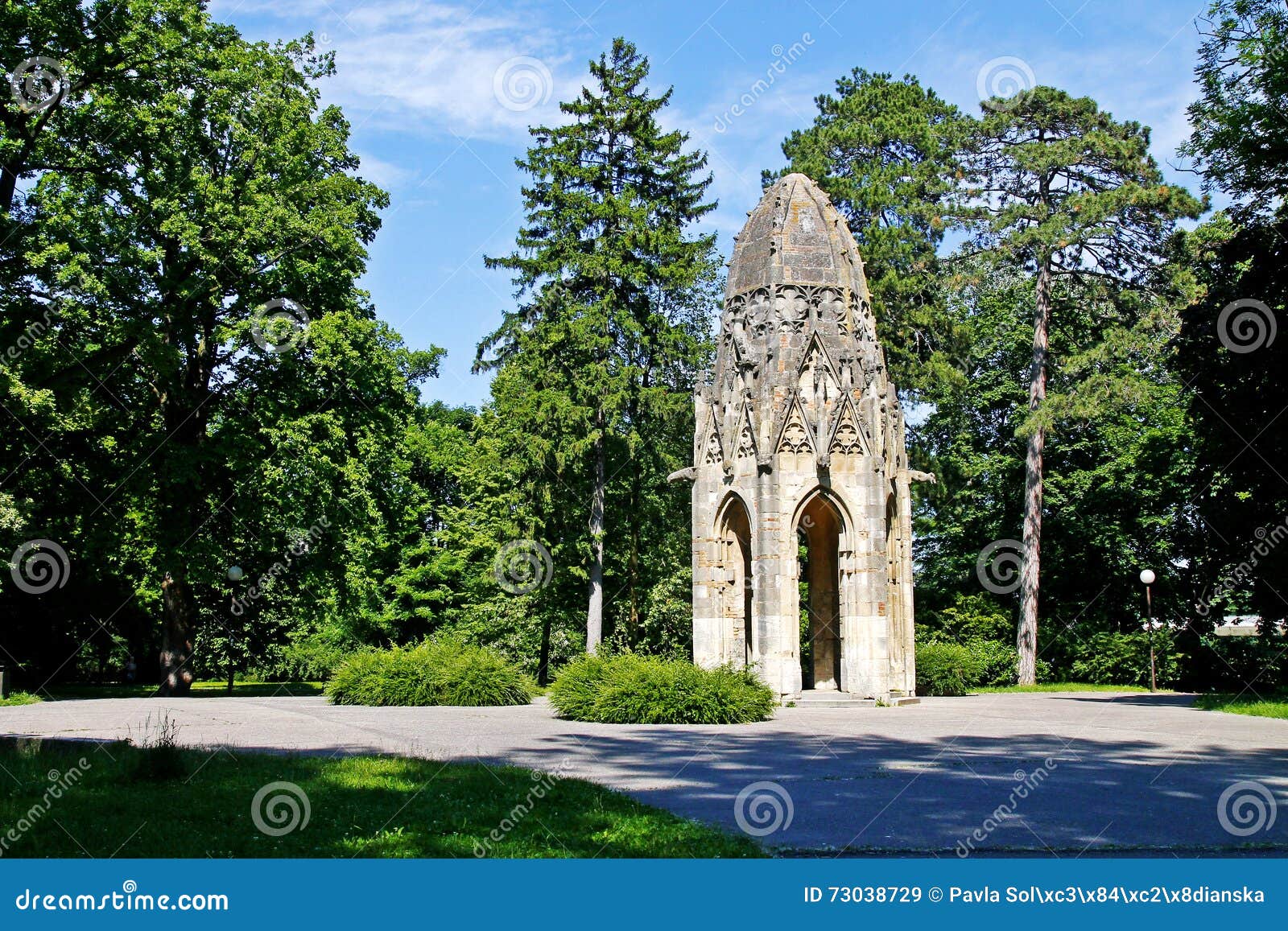 https://mdw-travel-data-us-east-1.s3.amazonaws.com/img/country/Czech-Republic/Sad-Janka-Krala/img_04.jpg