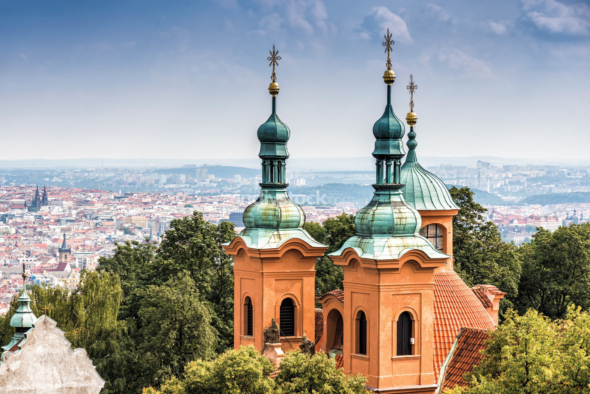 https://mdw-travel-data-us-east-1.s3.amazonaws.com/img/country/Czech-Republic/Saint-Laurence-Church/img_01.jpg