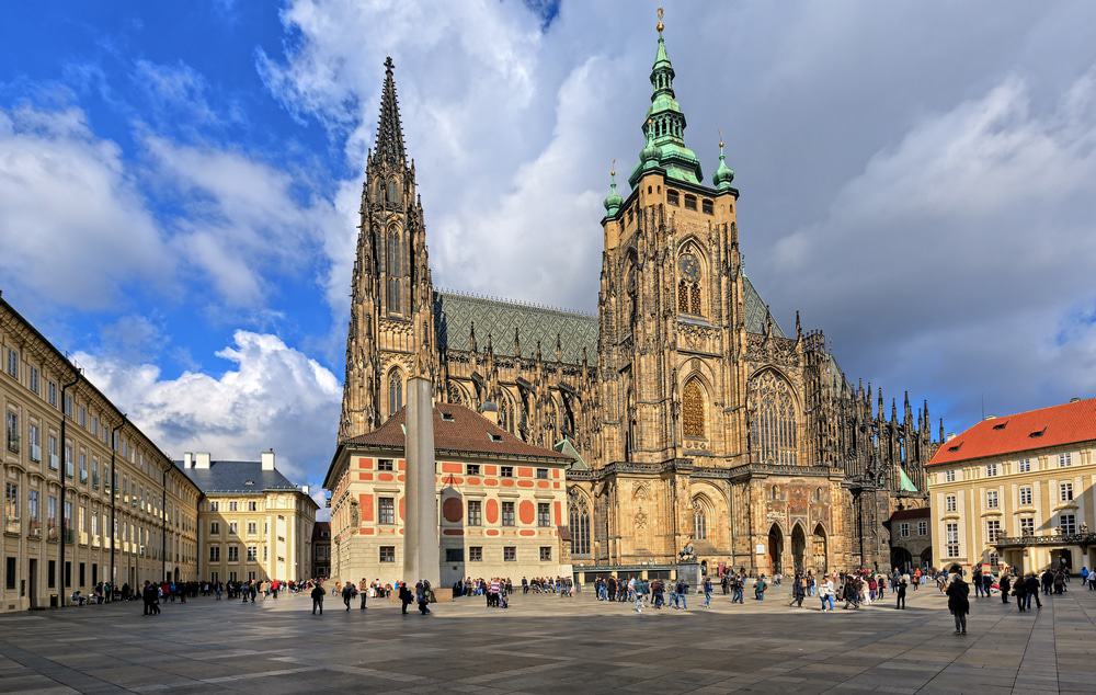 https://mdw-travel-data-us-east-1.s3.amazonaws.com/img/country/Czech-Republic/Saint-Stephens-Cathedral/img_01.jpg