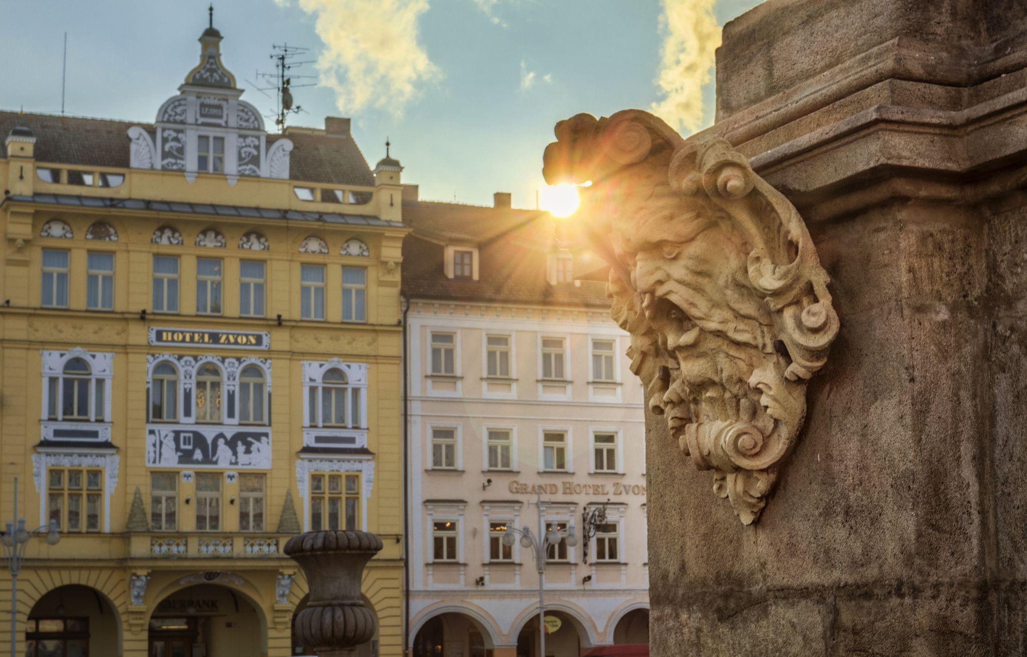 https://mdw-travel-data-us-east-1.s3.amazonaws.com/img/country/Czech-Republic/Samson-Fountain/img_02.jpg