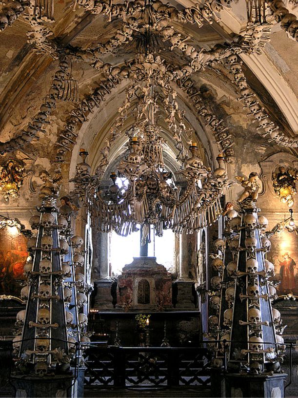 https://mdw-travel-data-us-east-1.s3.amazonaws.com/img/country/Czech-Republic/Sedlec-Ossuary/img_01.jpg