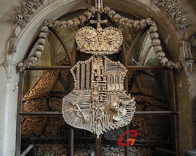 https://mdw-travel-data-us-east-1.s3.amazonaws.com/img/country/Czech-Republic/Sedlec-Ossuary/img_03.jpg