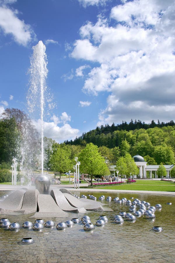 https://mdw-travel-data-us-east-1.s3.amazonaws.com/img/country/Czech-Republic/Singing-Fountain/img_03.jpg