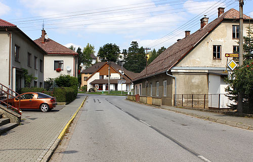 https://mdw-travel-data-us-east-1.s3.amazonaws.com/img/country/Czech-Republic/Skuhrov-nad-Belou-Chateau/img_02.jpg