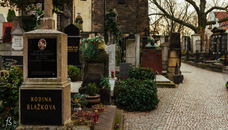 https://mdw-travel-data-us-east-1.s3.amazonaws.com/img/country/Czech-Republic/Slavin-Cemetery/img_01.jpg