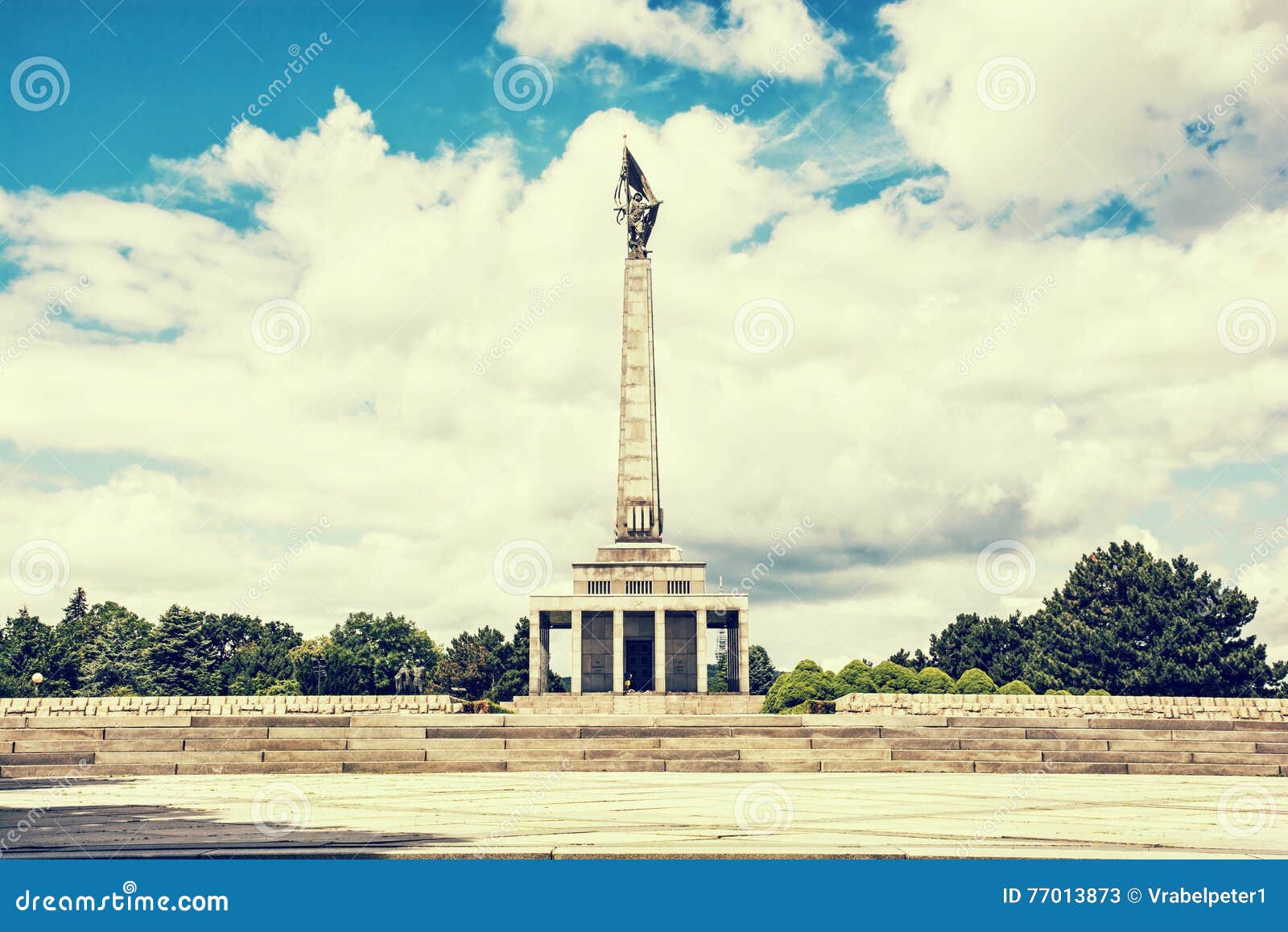 https://mdw-travel-data-us-east-1.s3.amazonaws.com/img/country/Czech-Republic/Slavin-Cemetery/img_03.jpg