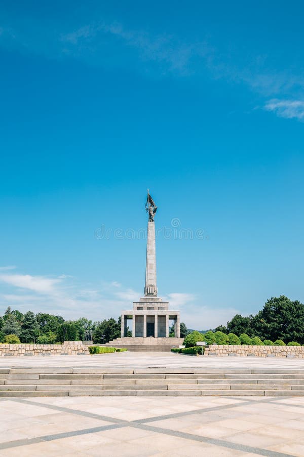 https://mdw-travel-data-us-east-1.s3.amazonaws.com/img/country/Czech-Republic/Slavin-Cemetery/img_04.jpg