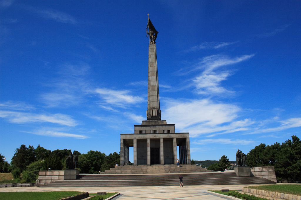 https://mdw-travel-data-us-east-1.s3.amazonaws.com/img/country/Czech-Republic/Slavin-Memorial/img_00.jpg