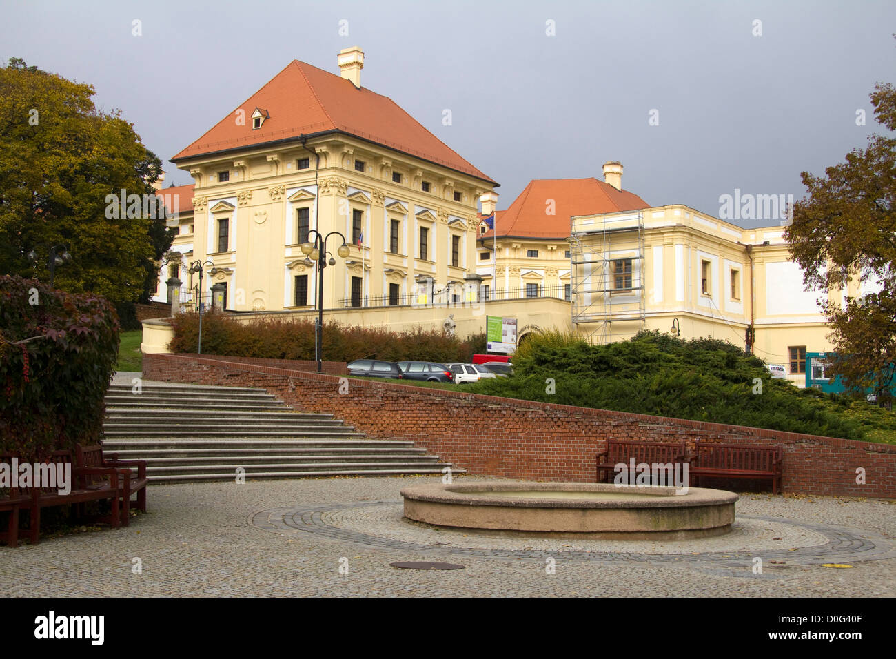 https://mdw-travel-data-us-east-1.s3.amazonaws.com/img/country/Czech-Republic/Slavkov-Castle/img_01.jpg