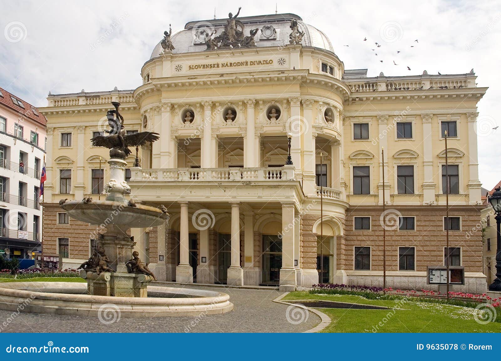 https://mdw-travel-data-us-east-1.s3.amazonaws.com/img/country/Czech-Republic/Slovak-National-Theatre/img_03.jpg