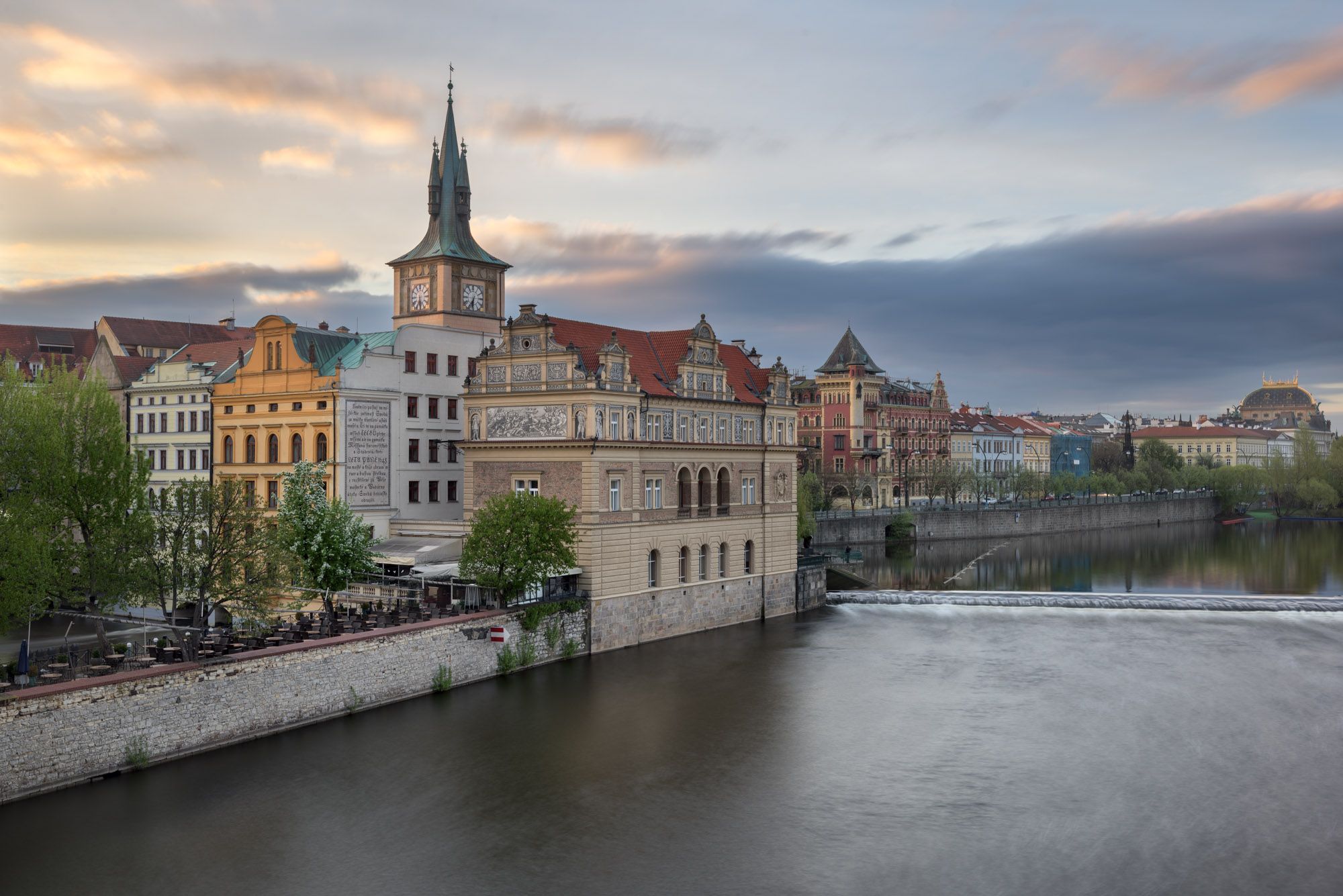 https://mdw-travel-data-us-east-1.s3.amazonaws.com/img/country/Czech-Republic/Smetanas-Birthplace/img_02.jpg