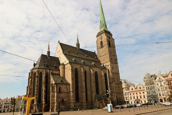 https://mdw-travel-data-us-east-1.s3.amazonaws.com/img/country/Czech-Republic/St-Bartholomews-Cathedral/img_02.jpg