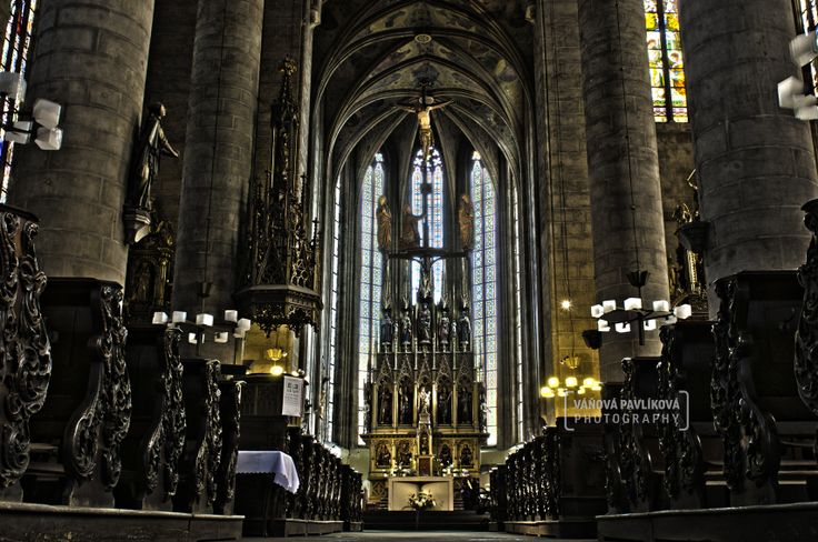 https://mdw-travel-data-us-east-1.s3.amazonaws.com/img/country/Czech-Republic/St-Bartholomews-Cathedral/img_03.jpg