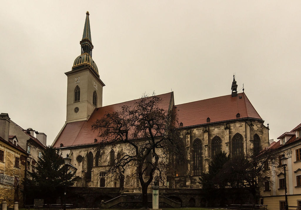 https://mdw-travel-data-us-east-1.s3.amazonaws.com/img/country/Czech-Republic/St-Martins-Cathedral/img_03.jpg