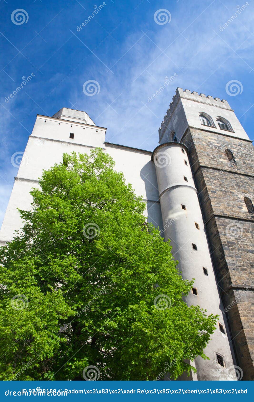 https://mdw-travel-data-us-east-1.s3.amazonaws.com/img/country/Czech-Republic/St-Maurice-Church/img_01.jpg