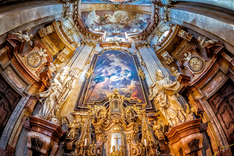 https://mdw-travel-data-us-east-1.s3.amazonaws.com/img/country/Czech-Republic/St-Nicholas-Church/img_02.jpg