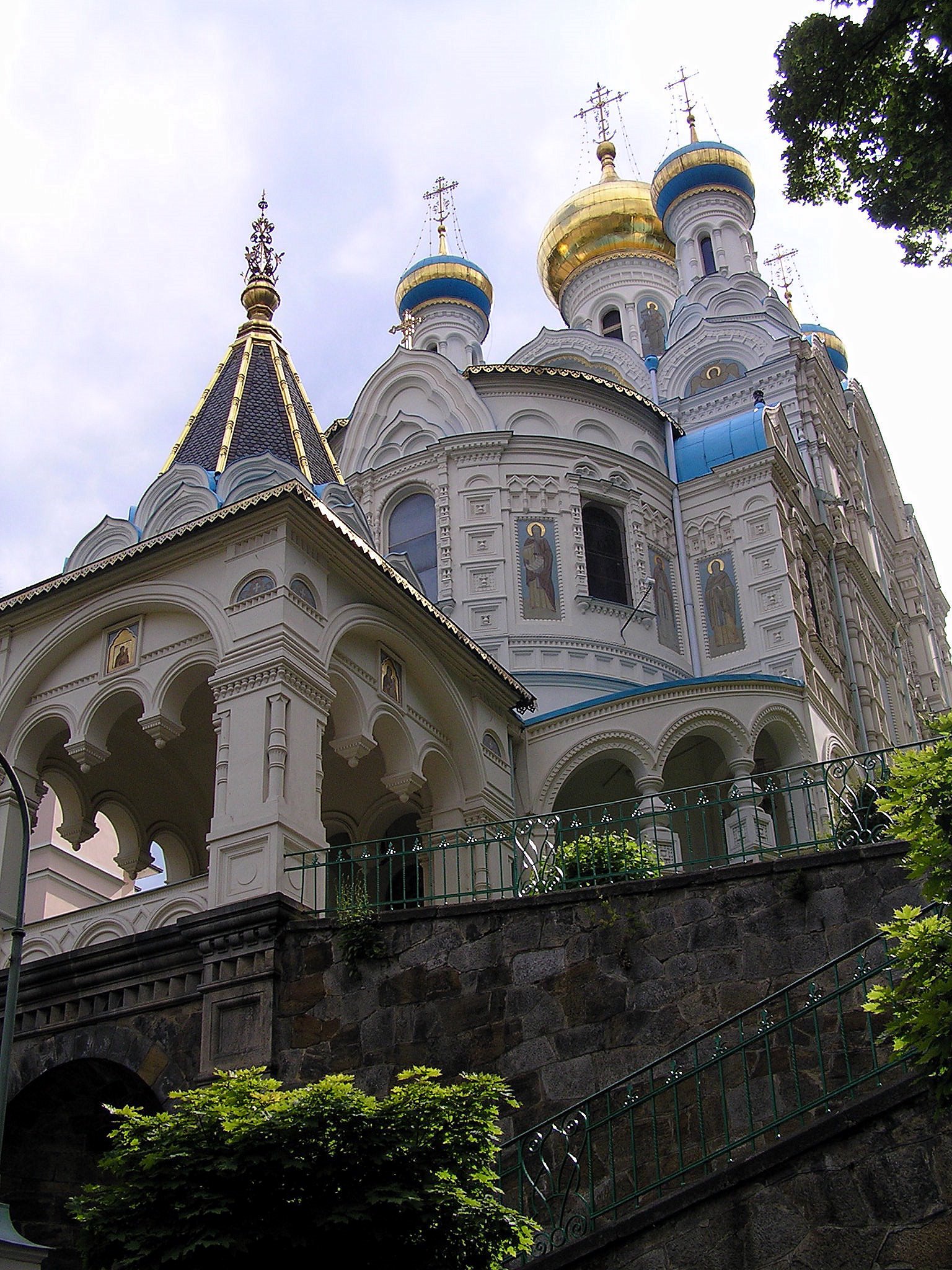 https://mdw-travel-data-us-east-1.s3.amazonaws.com/img/country/Czech-Republic/St-Peter-and-Paul-Orthodox-Church/img_00.jpg