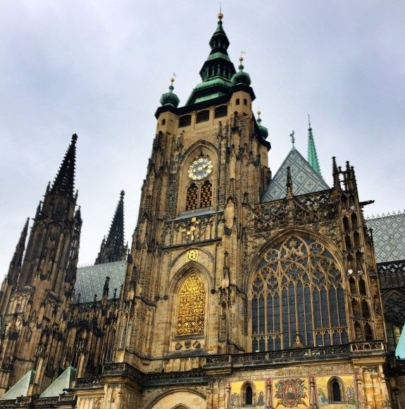 https://mdw-travel-data-us-east-1.s3.amazonaws.com/img/country/Czech-Republic/St-Stephens-Cathedral/img_03.jpg