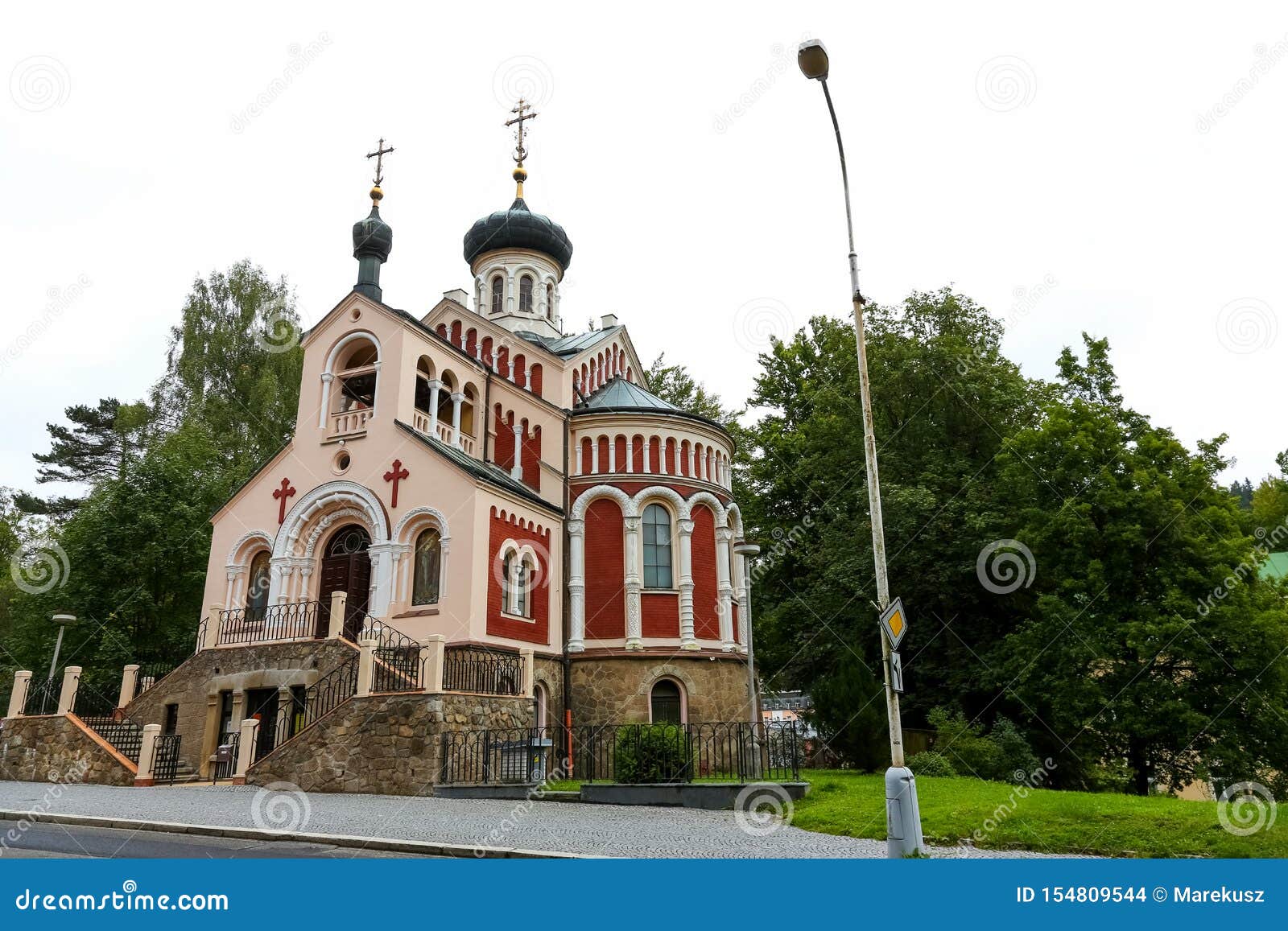 https://mdw-travel-data-us-east-1.s3.amazonaws.com/img/country/Czech-Republic/St-Vladimir-Church/img_01.jpg