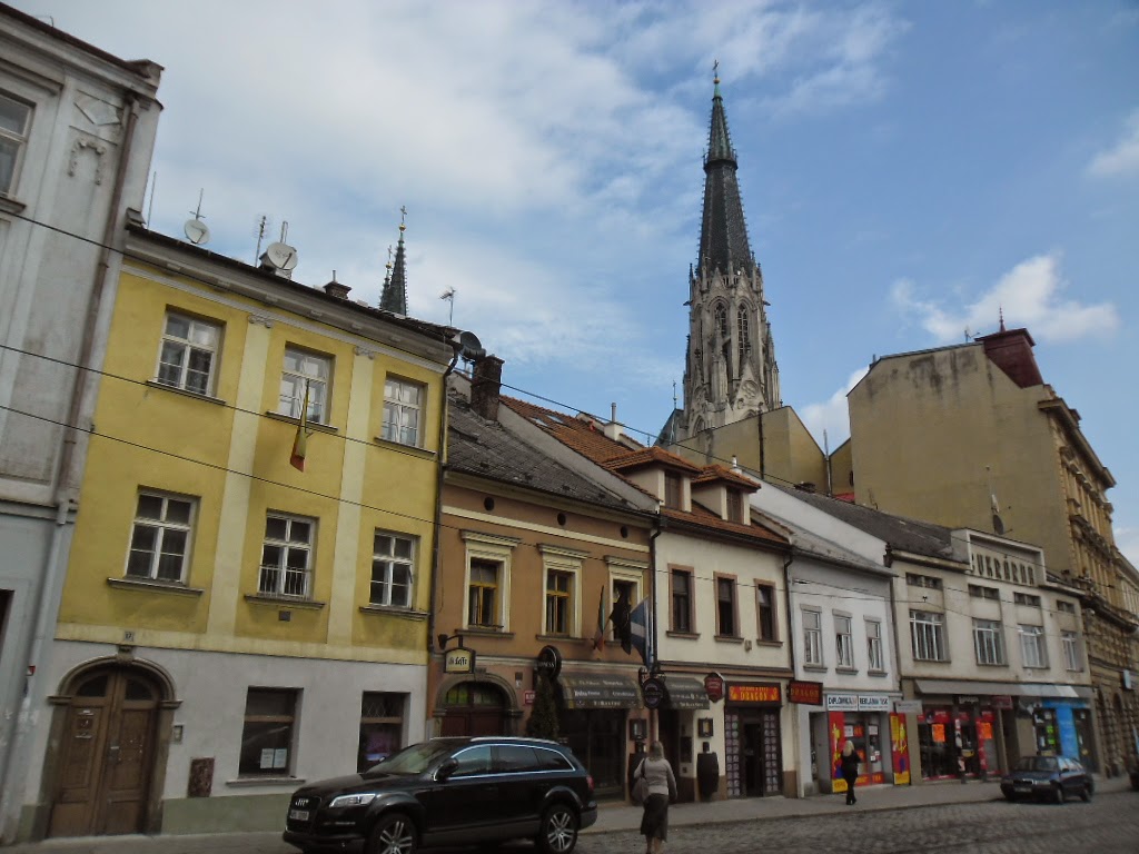 https://mdw-travel-data-us-east-1.s3.amazonaws.com/img/country/Czech-Republic/St-Wenceslas-Cathedral/img_02.jpg