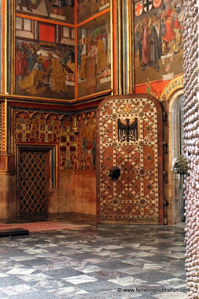 https://mdw-travel-data-us-east-1.s3.amazonaws.com/img/country/Czech-Republic/St-Wenceslas-Cathedral/img_03.jpg
