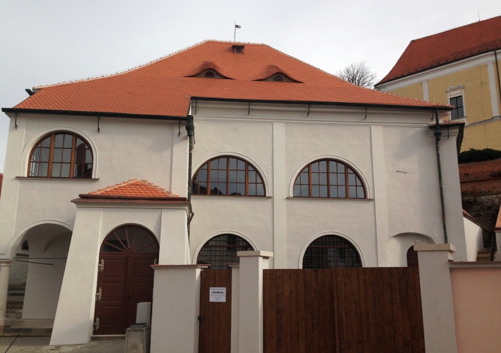 https://mdw-travel-data-us-east-1.s3.amazonaws.com/img/country/Czech-Republic/Synagogue-Mikulov/img_00.jpg