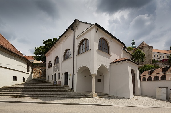 https://mdw-travel-data-us-east-1.s3.amazonaws.com/img/country/Czech-Republic/Synagogue-Mikulov/img_01.jpg