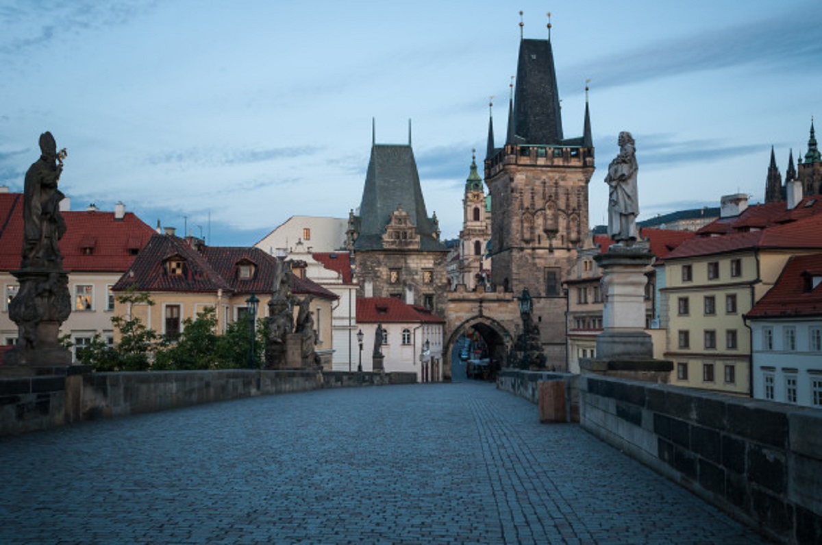 https://mdw-travel-data-us-east-1.s3.amazonaws.com/img/country/Czech-Republic/Telc-City-Walls/img_02.jpg
