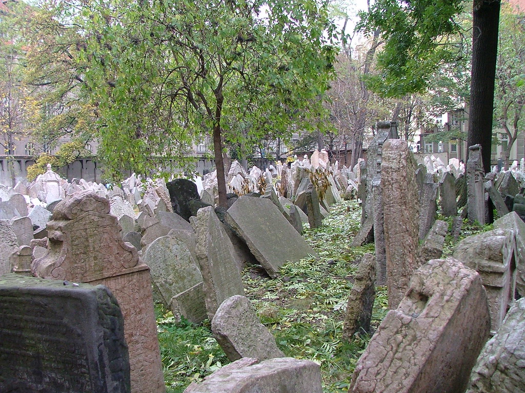 https://mdw-travel-data-us-east-1.s3.amazonaws.com/img/country/Czech-Republic/Telc-Jewish-Cemetery/img_03.jpg